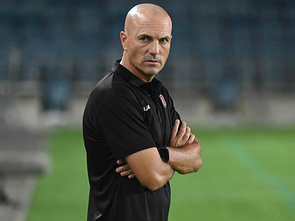 איבד את החלוץ החדש שלו. אריה (ברני ארדוב)