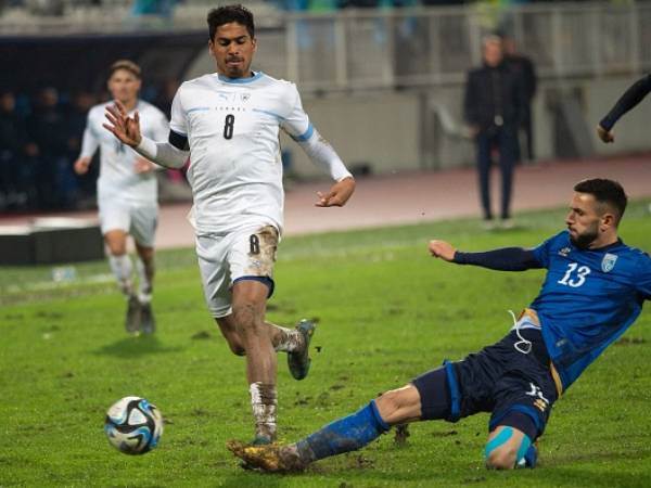 דור פרץ בבוץ הקוסוברי (GETTY)