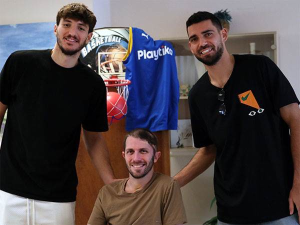 סורקין ומנקו עם סמג"ד 13 (באדיבות מכבי תל אביב)