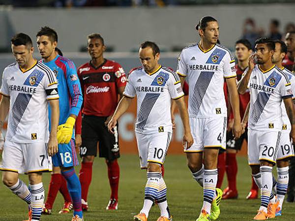 קין לצד פנדו ולנדון דונובן (Getty)