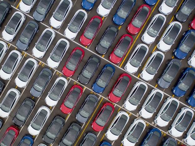 טסלה עקפה את טויוטה