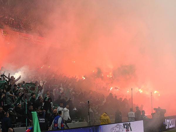 אוהדי מכבי חיפה בדרבי (מאור אלקסלסי)