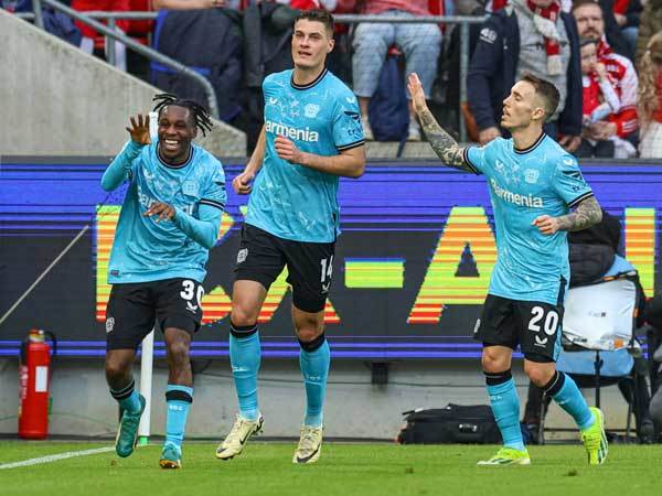 באיירן לברקוזן חוגגת ניצחון נוסף. האם זו אלופת גרמניה החדשה? (GETTY)