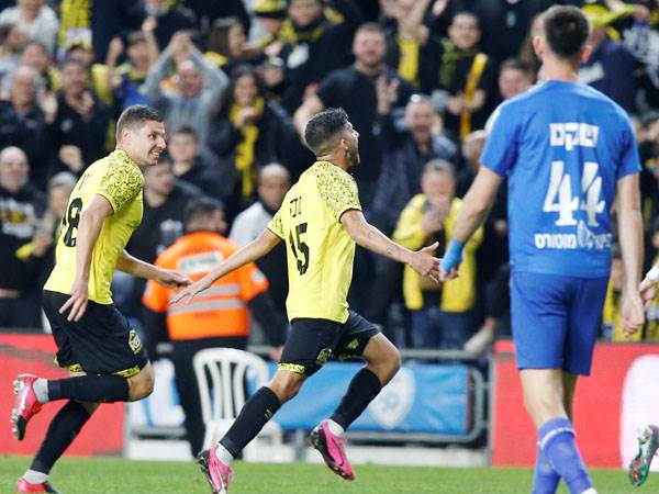 מיכה כבש את השני (צילום: אלן שיבר)