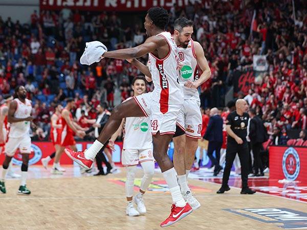 "ככה מתאוששים, נשארים ביחד" (צילום: אלן שיבר)