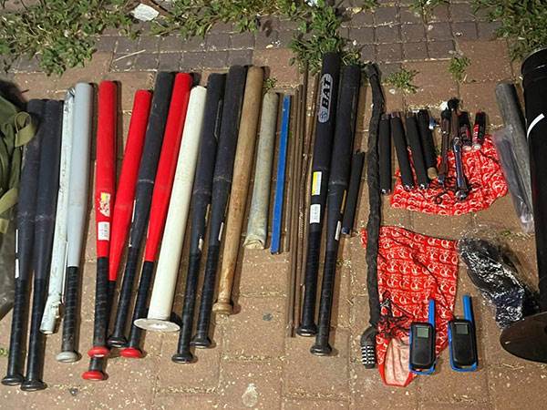 כלי התקיפה שנלקחו (צילום: דוברות המשטרה)