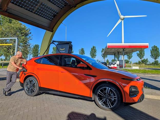 עמדת 280 קילוואט לא מצאנו, אבל בעמדת 150 קילוואט, הטענו כ-100 ק"מ ב-7 דקות