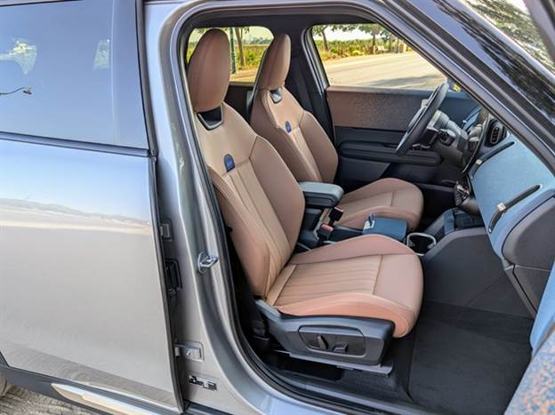 מושבים צרים ונוקשים, לא תמיד היה נוח בנסיעות ארוכות