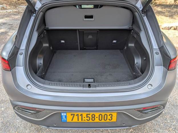 370 ליטר לא נשמעים הרבה, אך בפועל המבנה שימושי מאוד. רק סף ההעמסה גבוה מאוד