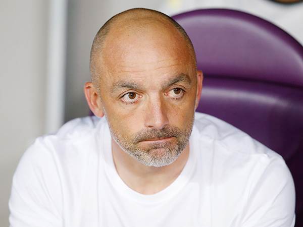 אחראי להגעת סטואיץ`. לאזטיץ` (אלן שיבר)