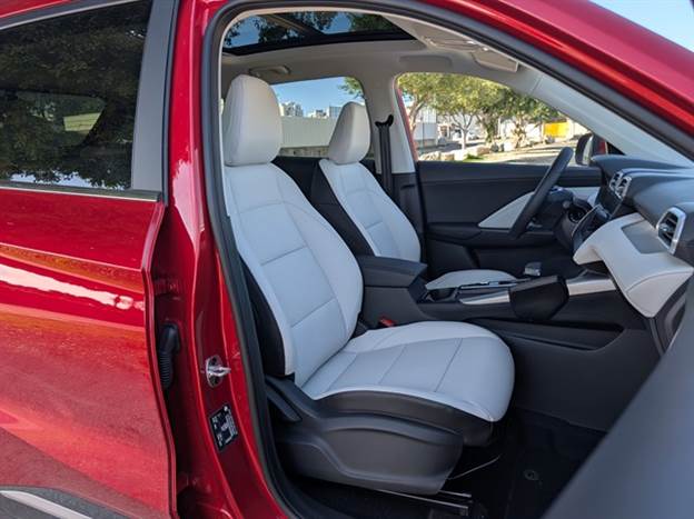 המושבים מצופי עור, אז צפו פגיעה בקיץ...