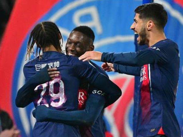 ברוקלה (עם הגב) צפוי להישאר כמובן (Getty)