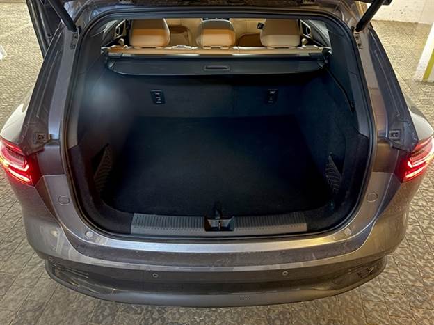 66 ליטר פחות מגרסת הבנזין, אבל תא המטען נותר שימושי