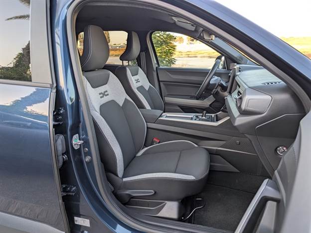 מושבים נוחים, תנוחת ישיבה גבוהה, אבל שדה הראייה לא מצטיין