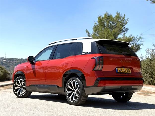 כיול מתלים רך ובידוד רעשים טוב, יתרונות בנסיעה נינוחה, פחות בכזו דינאמית