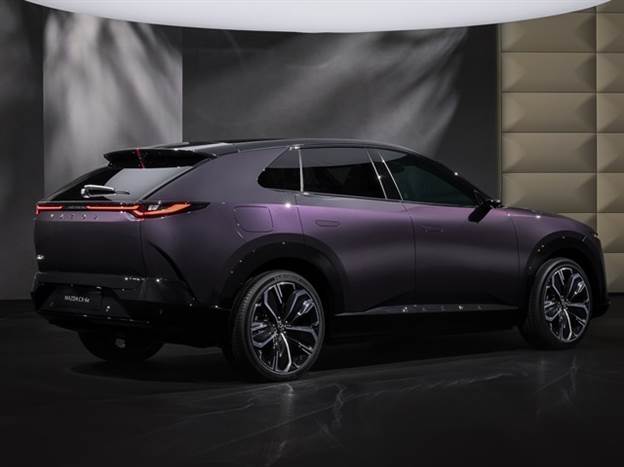 מבוססת צ`אנגן דיפאל S07, אבל מנסה להישאר מאזדה