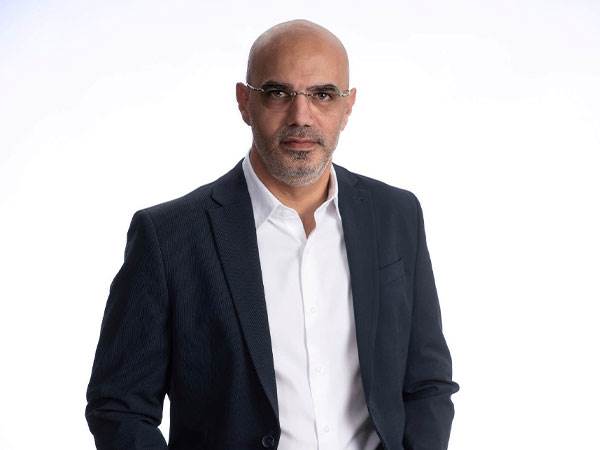 מנכ“ל בזק ניר דוד (אלעד גוטמן)