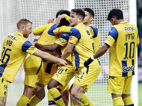 אבל יחזקאל איזן בתחילת המחצית (אלן שיבר)