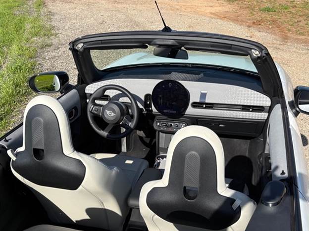 תא הנוסעים באווירת פרימיום נוסטלגי