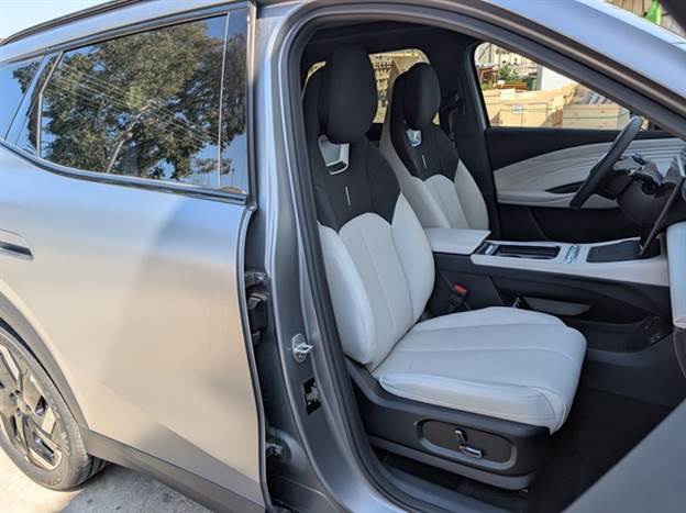 מושבים מפנקים, כולל חימום ואוורור מגרסת הביניים