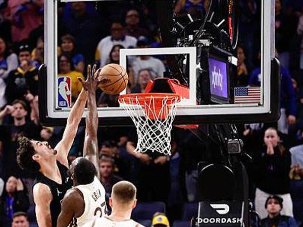 גם הוא הופתע. שרף מטביע על דריימונד (GETTY)