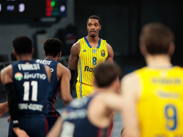 לוני ווקר. הפסד כואב (Aitor Arrizabalaga/Euroleague Basketball via Getty Images)