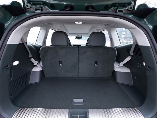 כשכל המושבים בשימוש, תא המטען בנפח 338 ליטר ויש עוד 88-52 ליטר בתא המטען הקדמי