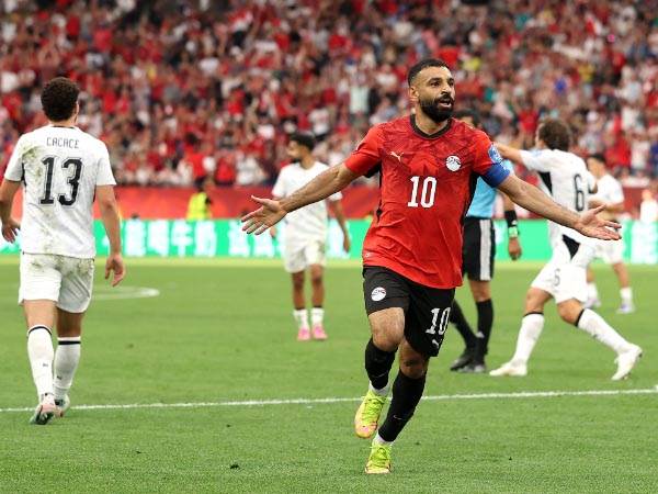 ועם סלאח בשיאו (GETTY)