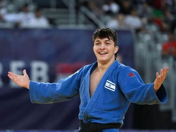 (IJF)