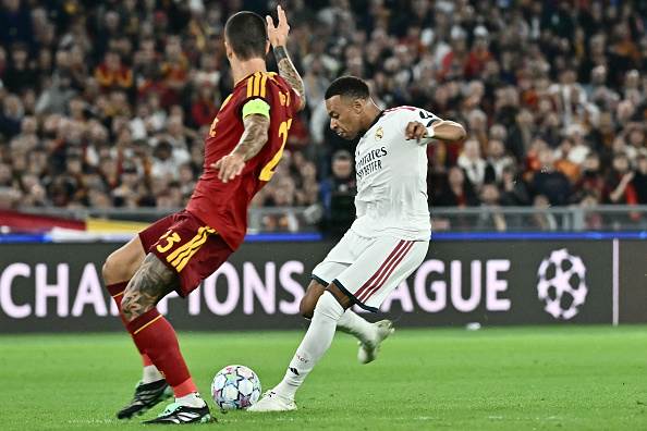 אמבפה איזן בביצוע ענק (GETTY)