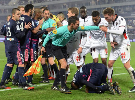 משחק חם בבורדו (AFP)