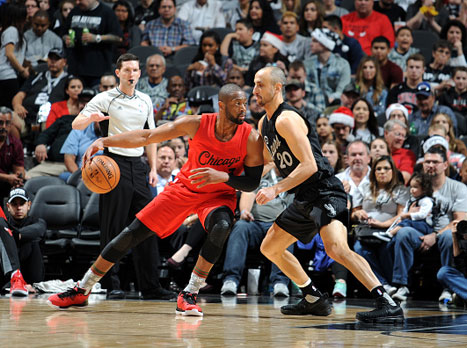 שתי אגדות בתמונה אחת. ג'ינובילי שומר על ווייד (gettyimages)