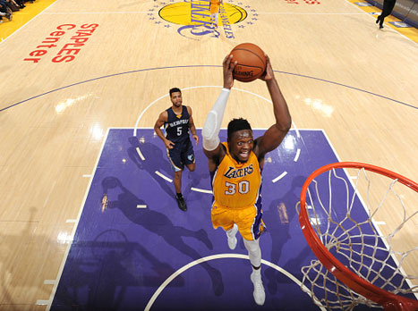 רנדל מטביע הלילה מול ממפיס. טריפל דאבל שלישי בקריירה (getty)