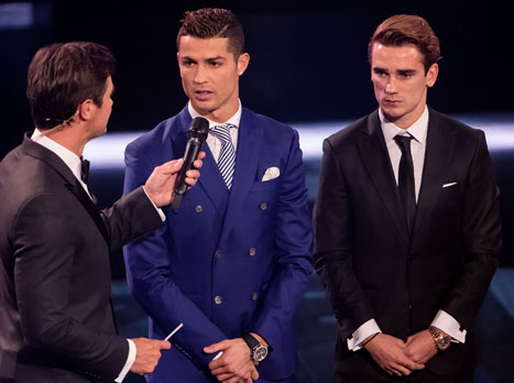 גריזמן עם רונאלדו בטקס שחקן השנה בעולם (Getty)