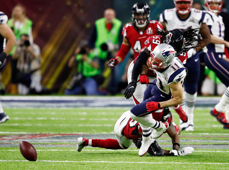 אדלמן לא מצליח להשלים את התפיסה (Getty)