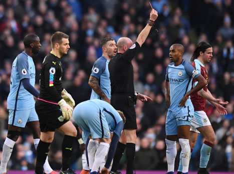 יותר מדי כרטיסים אדומים (getty)