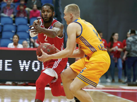 דייסון מאבד כדור. השתפר מאוד לאורך המחצית (אלן שיבר)