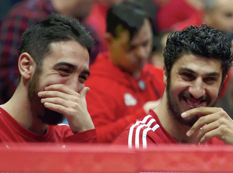 אליהו וטימור. ערב מחויך לישראלים על הספסל (אלן שיבר)