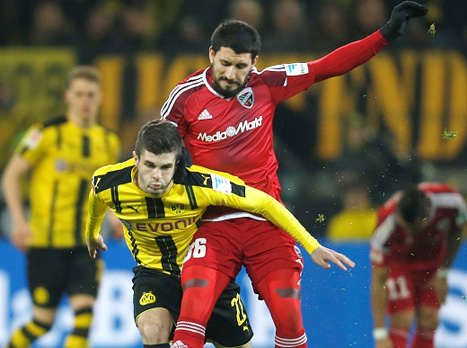 כהן מול פולישיץ'. הפעם הוא לא הבקיע מול דורטמונד (getty)