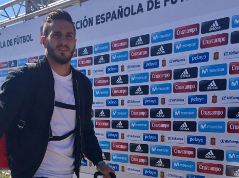 קוקה מגיע לבית המלון (Twitter)