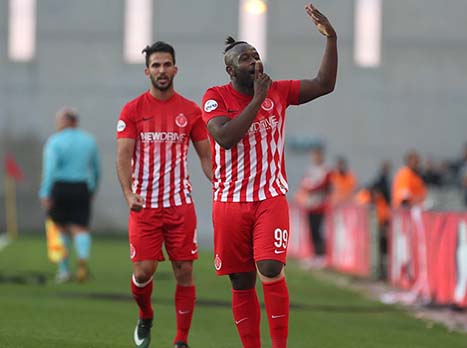 תמוז סגר מעגל וכבש את הלב האוהדים מחדש (צילום: נמרוד גליקמן)