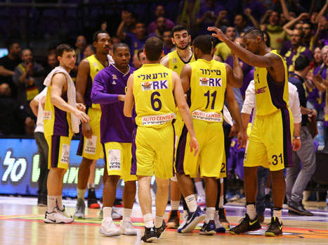 במקום הראשון בליגה (מנהלת הליגה)