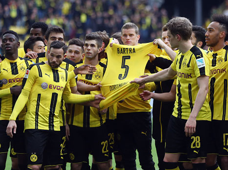 שחקני דורטמונד הקדישו את הניצחון לבארטרה (getty)
