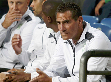 ניסה לעורר את השחקנים. נעים (צילום: אלן שיבר)