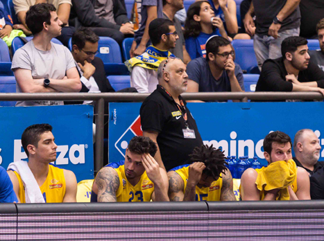 הפנים אומרות הכל (מנהלת הליגה)