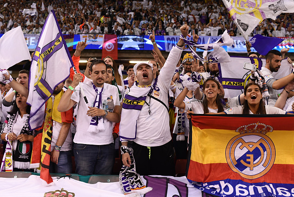 אוהדים ספרדים חיכו שעות בתוך האיצטדיון לשריקת הפתיחה (getty)