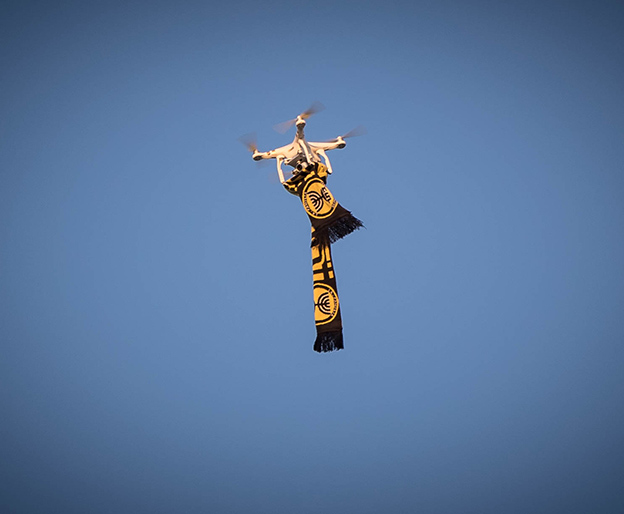 יעשו הכל כדי לראות את המשחק. אוהדי בית"ר והרחפן (ספי מגריזו)