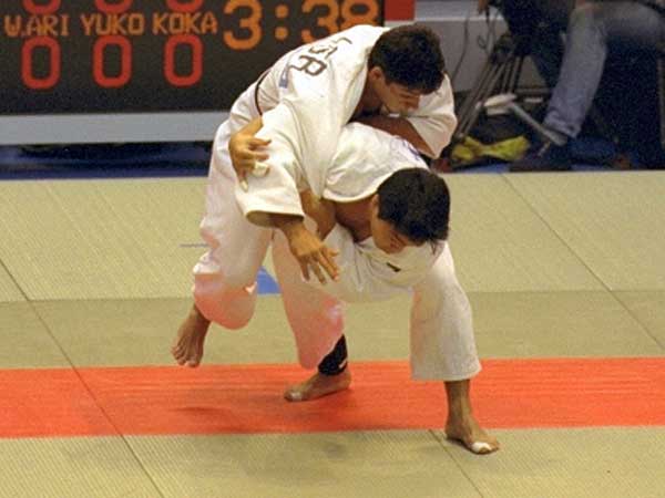 גם סמדג'ה חזר מברצלונה עם מדליה (Getty)