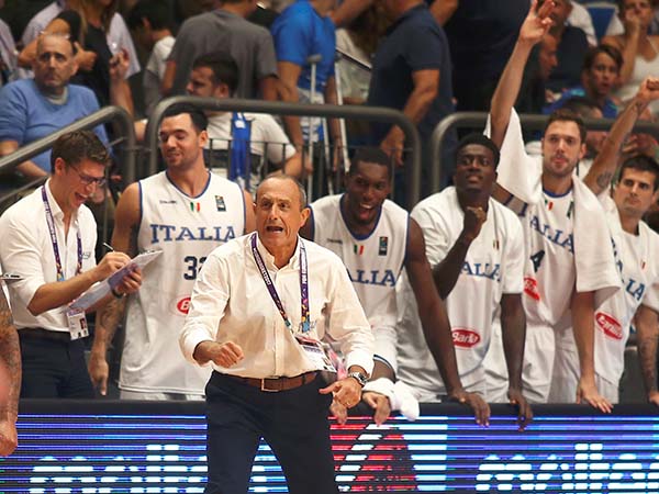 כרגיל, בא עם תוכנית משחק מושלמת. מסינה (אלן שיבר)