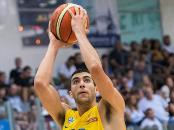 זוסמן. ההגנה של מכבי ת"א רכה (צילום: האתר הרשמי)